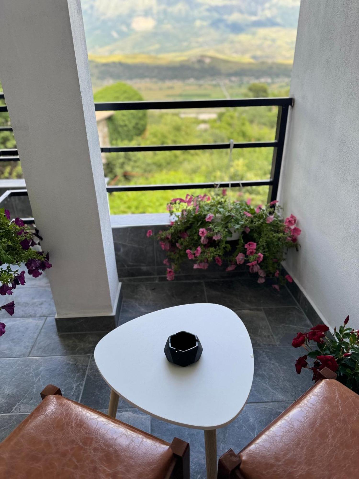 Guva Guest House Гирокастра Экстерьер фото